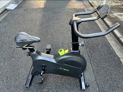 ￥8800（税込）フィットネスバイク　スピンバイク　ダイエット　FITBOX